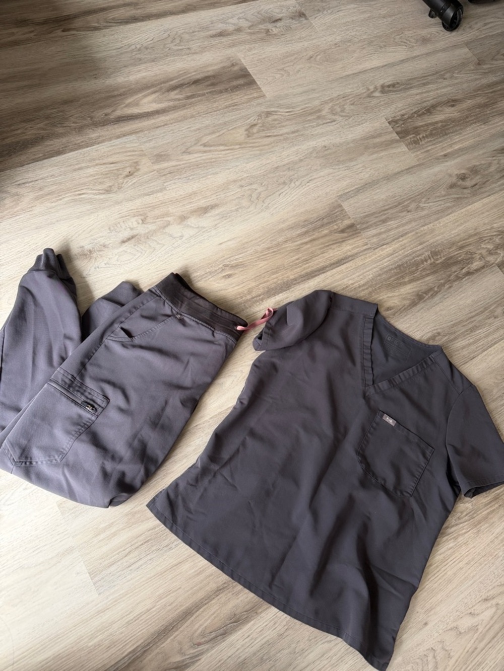FIGS Medical Scrub Set. Top Large bottoms Medium
